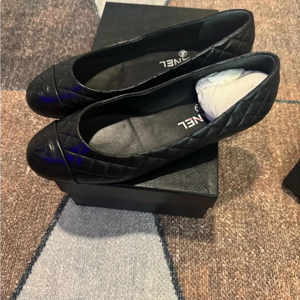 CHANEL Black Quilted Leather Ballet Flats